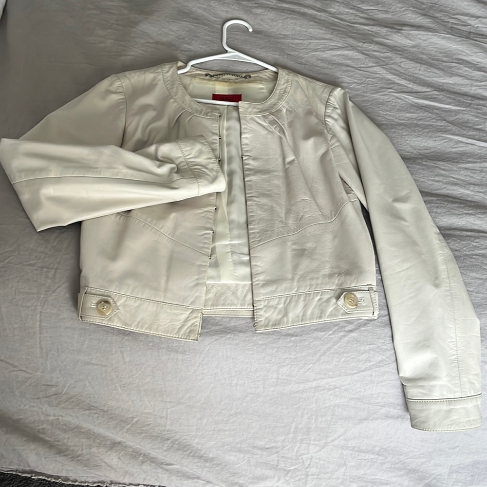 Hugo Boss white leather packet. Too small for me. Fits size 4-6 .